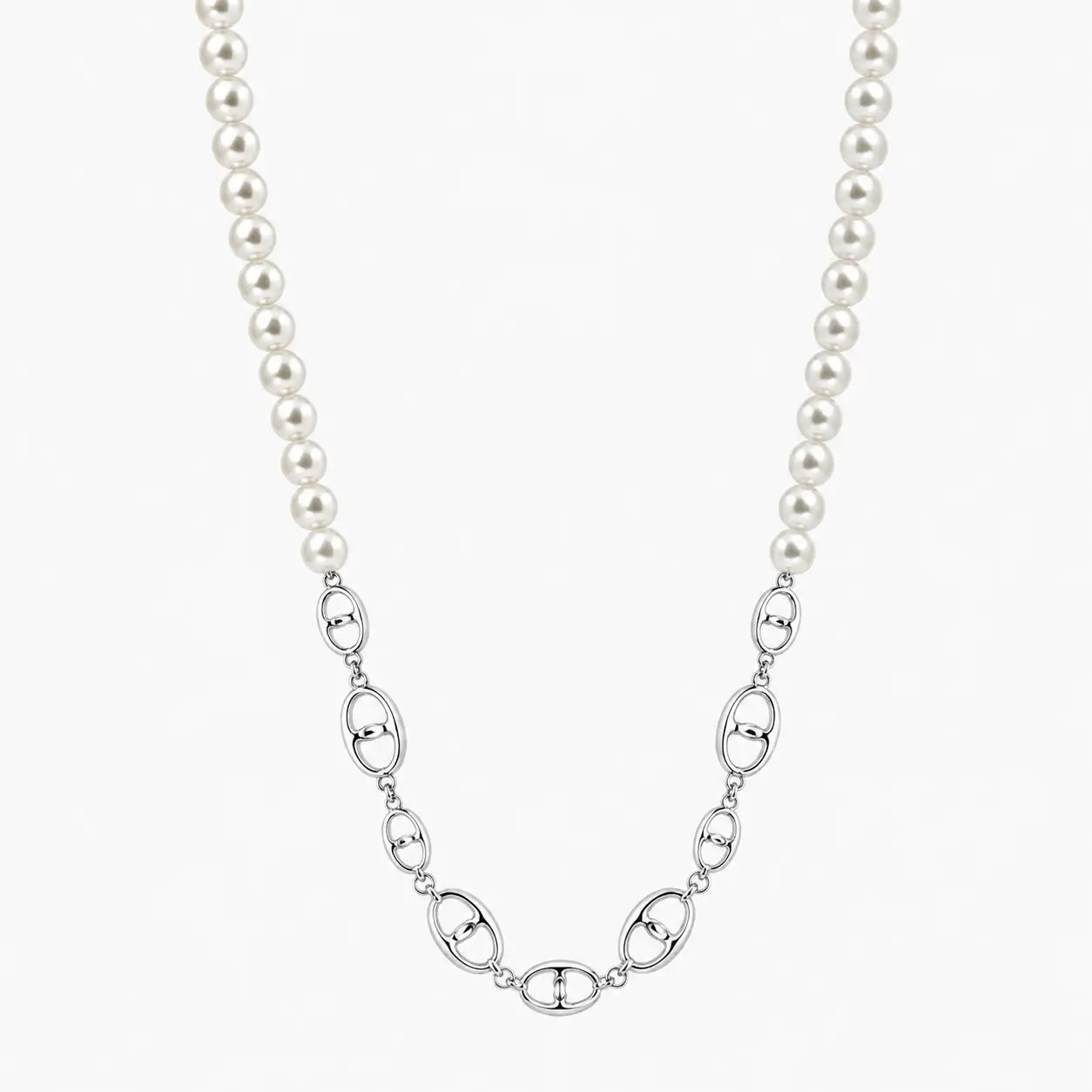 Artificial necklace for women with pearl-look beads and silver-tone oval links, close-up front view